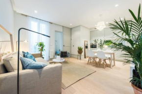 Explore Madrid from a warm apartment with patio at a newly refurbished manorial building